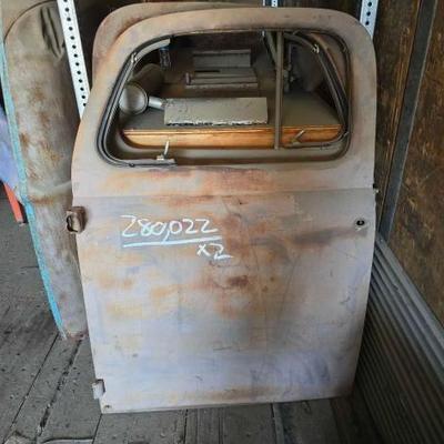 #2822 • 2 Classic Vehicle Doors
