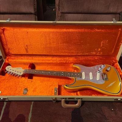 #60870 • Custom Fender Stratocaster Electric Guitar and G&G The Original Vintage Case Co
