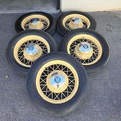 #22100 • 5 Antique Ford Wheels
