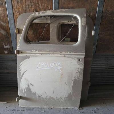 #2808 • 3 Classics Car Doors
