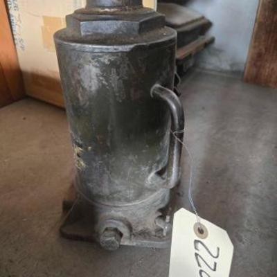 #22052 • Vintage Bottle Jack

