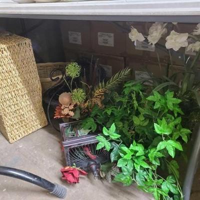 #1536 • Wicker Baskets and Decorations
