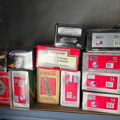 #12002 • 12 Empty Model Boxes
