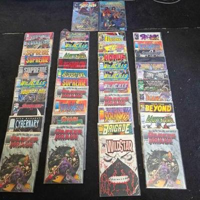 #10464 • (42) DC Comic Books
