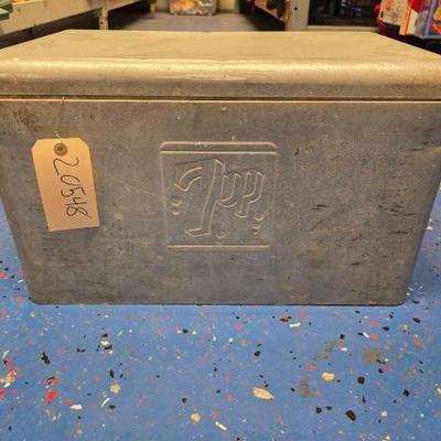 #20548 • Vintage 7UP Cooler
