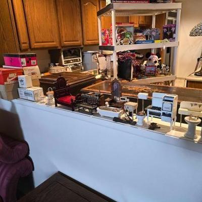 #60526 • Vintage Dollhouse Furniture and Accessories
