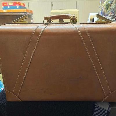 #50300 • Churchill Suitcase
