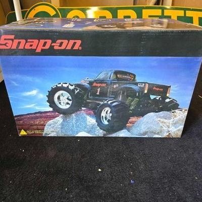 #10016 • Snap-on Gas Powered RC Off-Road Truck
