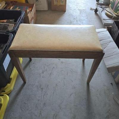 #12138 • Wooden Bench
