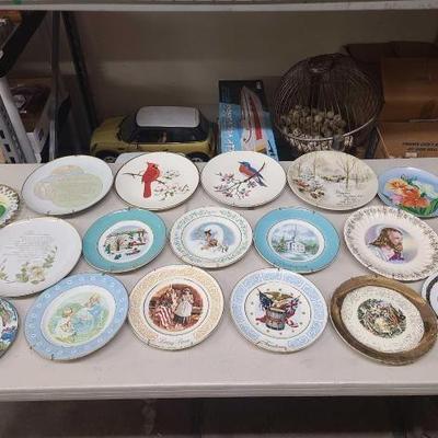 #1214 • (17) Collector's Plates
