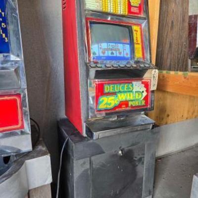 #22018 • Deuces quarter Wild Poker Slot Machine
