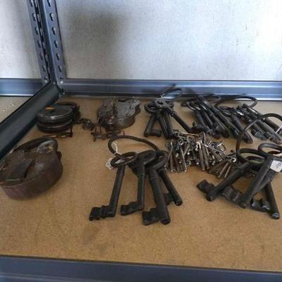 #12092 • Vintage Locks and Keys

