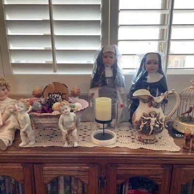 #60096 • Porcelain Pitcher Porcelain Doll Nuns Musical Bird Cage
