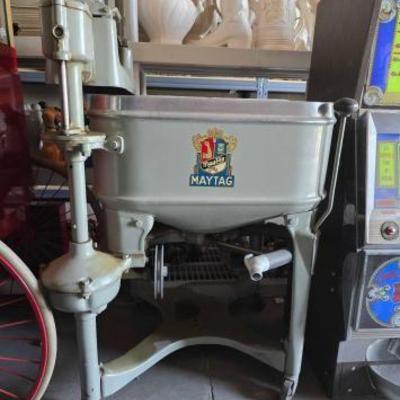 #13634 • Vintage Maytag Washing machine
