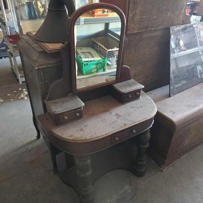 #13600 • Vintage Vanity Dessing Table
