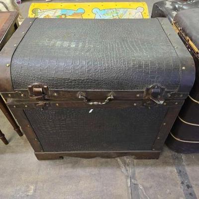 #1642 • 3 Vintage Trunks
