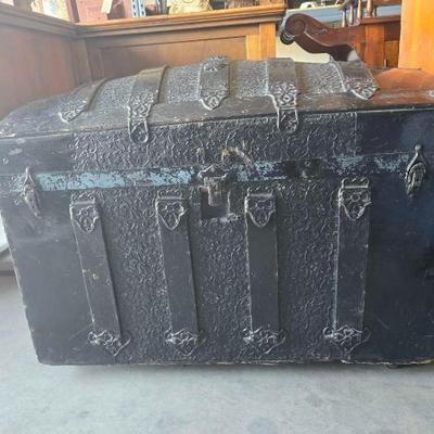 #13616 • Vintage Wooden Trunk
