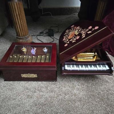 #60558 • (2) Music Boxes
