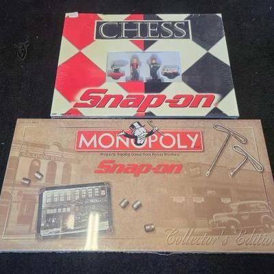 #10068 • (2) Snap-on Board Games
