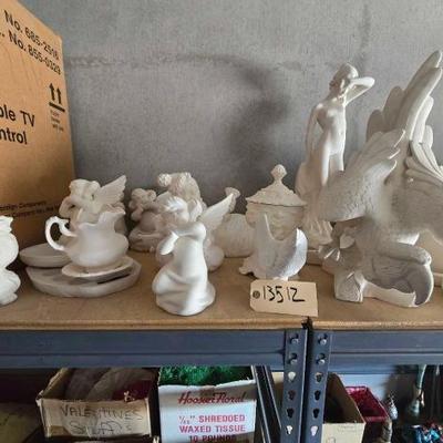 #13512 • Ceramic Porcelain Figurines.
