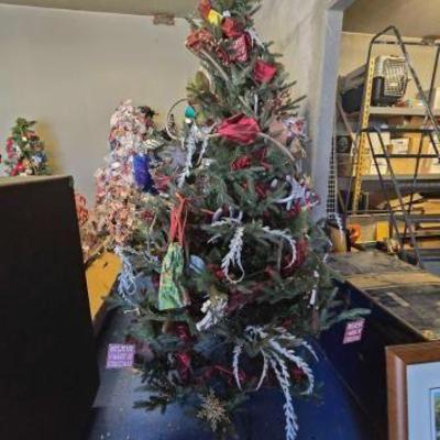 #20042 • Christmas tree.
