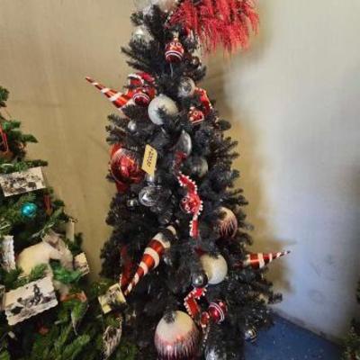 #20030 • Black christmas tree
