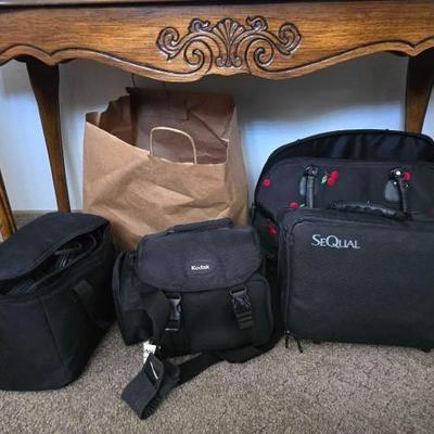 #60018 • Sequal Desk Top Battery Charger Kodak Bag and accessories Portable DVD Players and HP Photosmart 245

