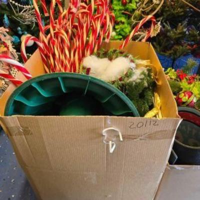 #20112 • Box With Christmas Decorations & more
