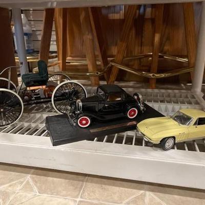 #60884 • 3 Classic Model Cars
