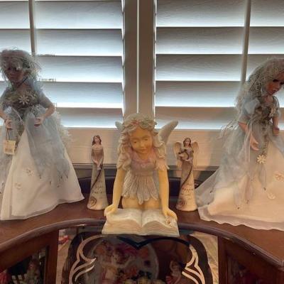 #60072 • 2 Porcelain Dolls and 3 Angels
