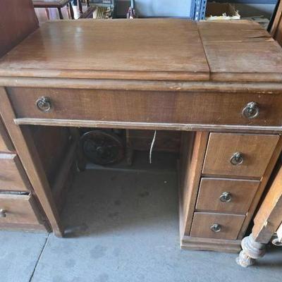 #13620 • Vintage White Sewing Machine with Wooden Table
