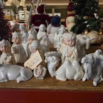 #20632 • Glass Christmas Figurines
