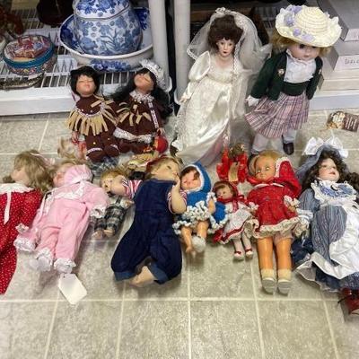 #50008 • 15 Dolls
