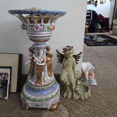 #60052 • Pedestals and Statue
