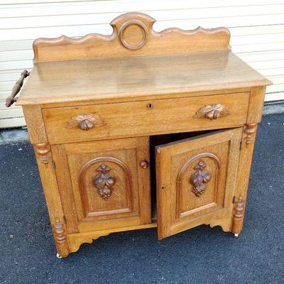 ANTIQUE WASH STAND