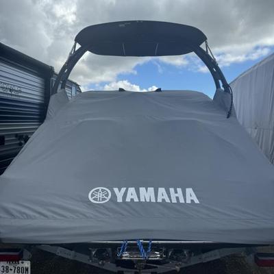 Wakeboard boat