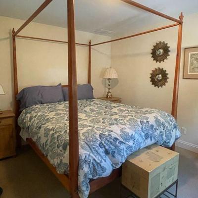 Queen four poster bed