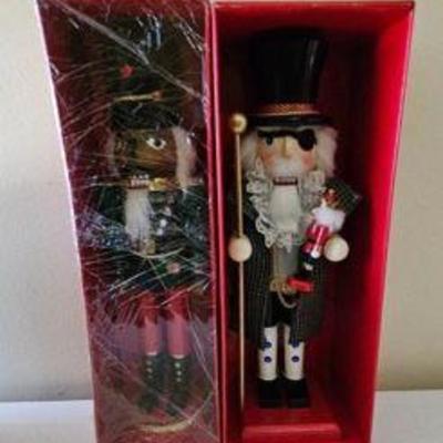 PPP137-Pair Of Nutty Nutcrackers By Holiday Lane