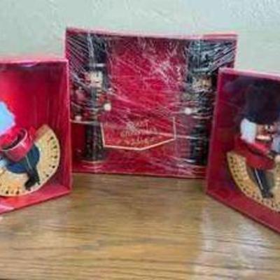 PPP075- Various Decorative Wooden Nut Crackers 