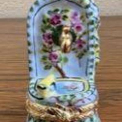 PPP155- Collectible Atelier De Limoges Porcelain Garden Fountain & Bird Box Trinket