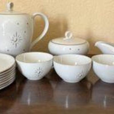 PPP186- Aristocrat Ceramic Tea Set W Saucers
