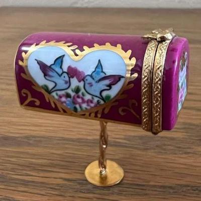 PPP157- Collectible Atelier De Limoges France Porcelain Pink Mailbox Trinket Box