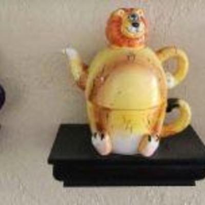 PPP240 - Frog, Lion and Hen Teapot/Teacups