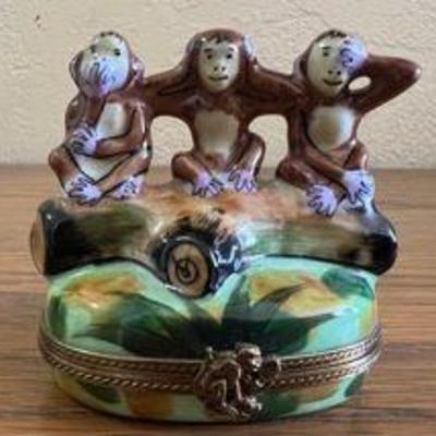 PPP136- Collectible Atelier De Limoges Porcelain 3 Monkeys Trinket Box