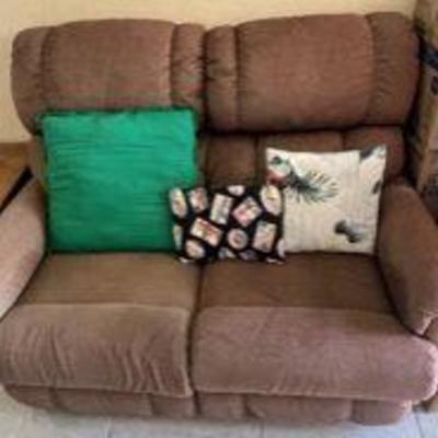 PPP034- Brown LA Z Boy Recliner
