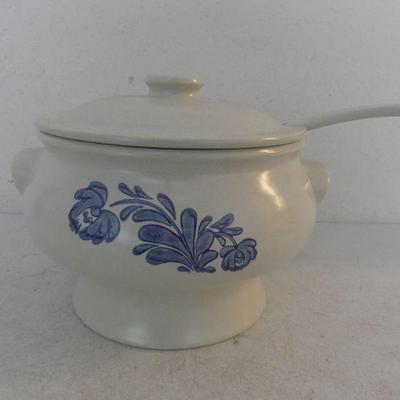 Vintage 1980s Pfaltzgraff "Yorktowne" Soup Tureen