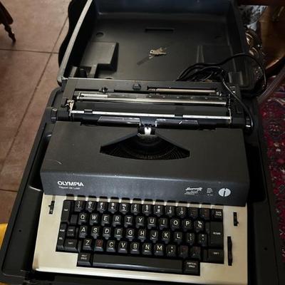 Vintage Electric Typowriter