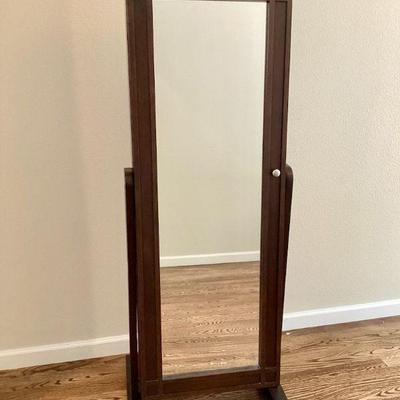 GRLI703 Standing Mirrored Jewelry Box	Mirrored door opens to lots of storage for jewelry. Espresso colored case. Mirror pivots back.
