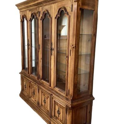 GRLI710 Thomasville Wood Hutch	Solid quality! Comes in two pieces, upper and lower. Each side has an interior light.
