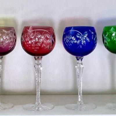 GRLI215 Cut To Clear Wine Goblets	6 crystal wine goblets.They have the grape and leaves design. 
